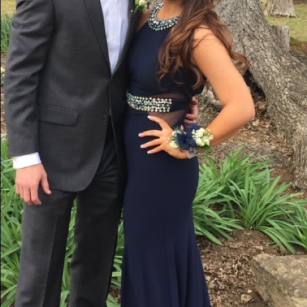 Beautiful navy prom dress!